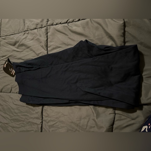 HH/Helly Hansen Pants - with tag and new - Picture 3 of 5